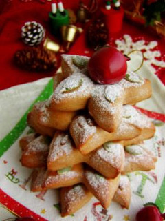 A picture of Christmas Star-Shaped Breads with Brown Sugar.
