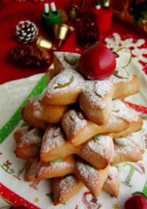 A picture of Christmas Star-Shaped Breads with Brown Sugar.