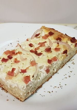 O poză a rețetei Langoș unguresc la cuptor cu smântână și bacon.