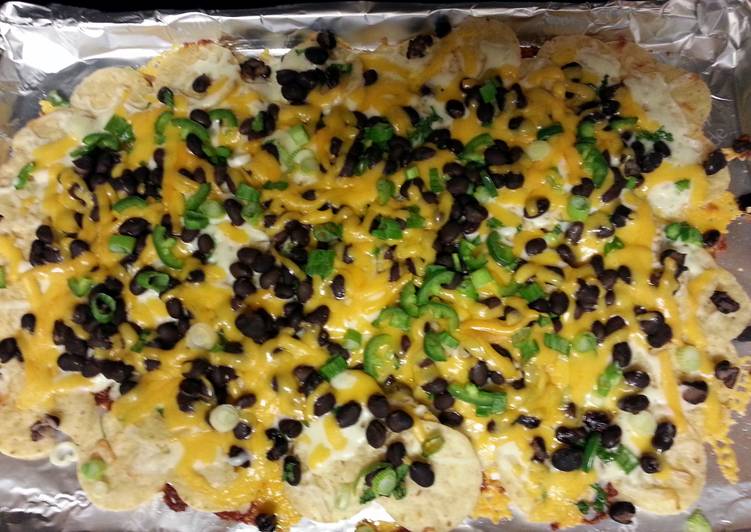 Delicious chicken and black bean nachos