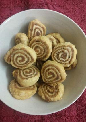 ભાખરવડી (Bhakarvadi Recipe In Gujarati) રેસીપી મુખ્ય ફોટો