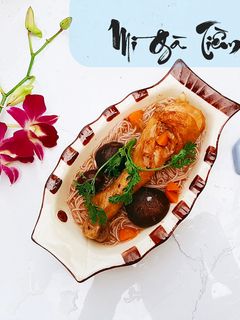 Hình của món Mì gà tiềm.