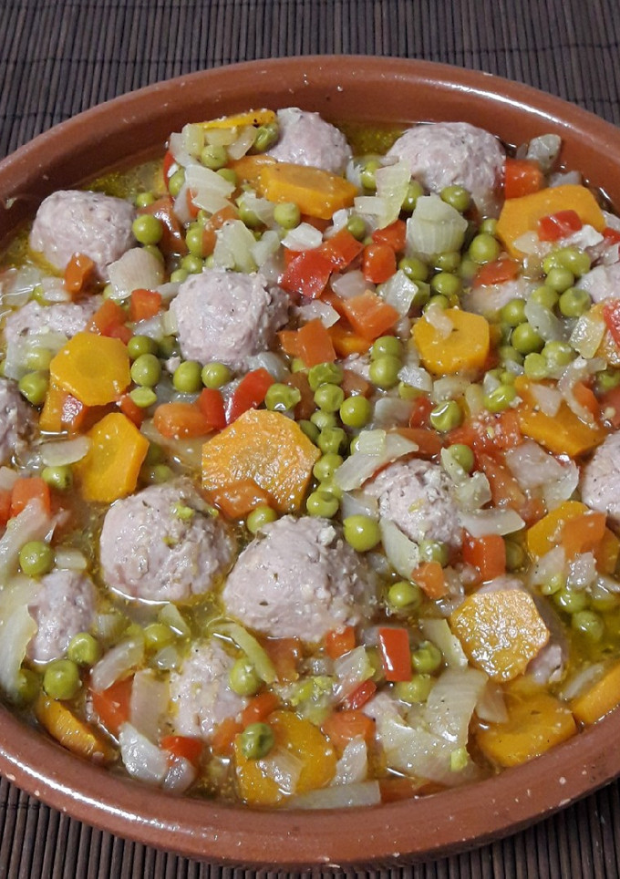 Una foto de Albóndigas a la jardinera