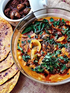 દાળ ઢોકળી (Dal Dhokli Recipe In Gujarati) રેસીપી મુખ્ય ફોટો