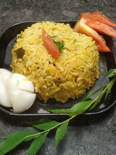 तुरडाळीचा खिचडा (toordalicha khichdi recipe in marathi) रेसिपी चे मुख्य फोटो