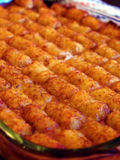 A picture of tatortot hotdish.
