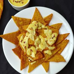 A picture of Nachos with Cheese Sauce.