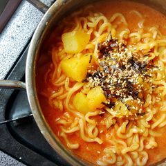 A picture of HOT🌞CREAMY SAMYANG CHICKEN NOODLE.