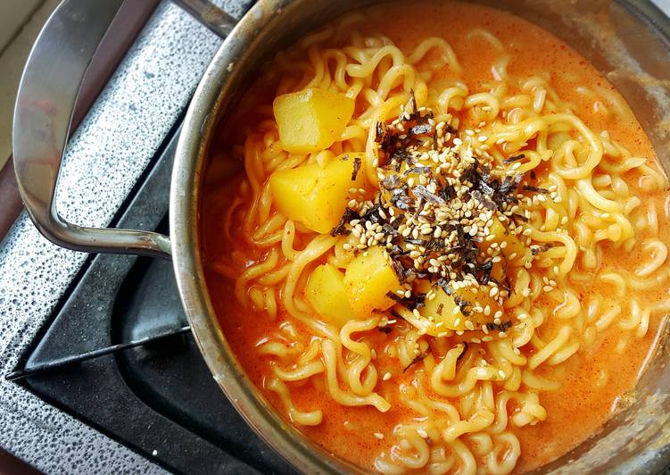 Steps to Prepare Super Quick Homemade HOT🌞CREAMY SAMYANG CHICKEN NOODLE