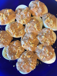 Una foto de Huevos rellenos de atún y paté