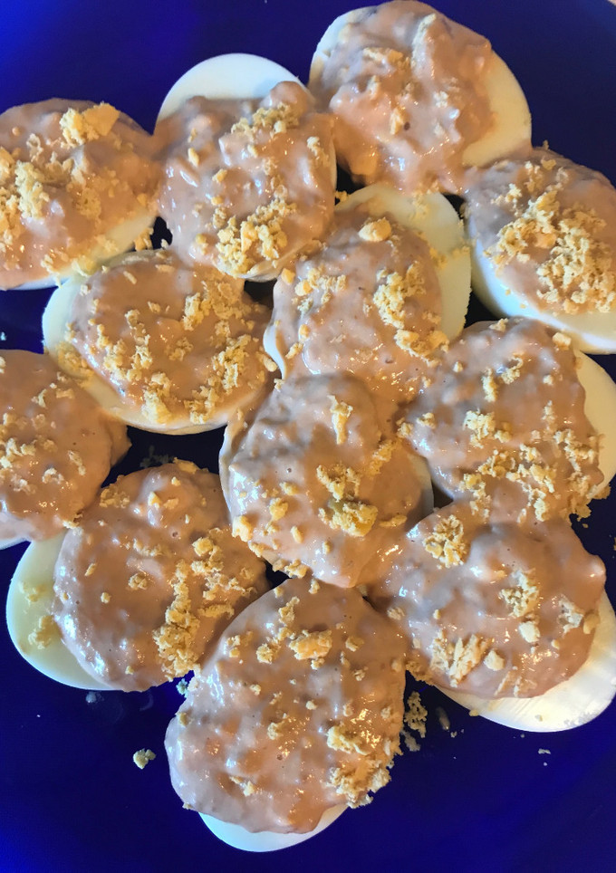 Una foto de Huevos rellenos de atún y paté