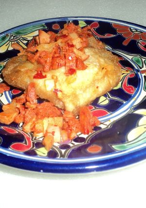 Una foto de Torta de pollo con puré de coliflor y papas con chorizo campestres. Jalisco México