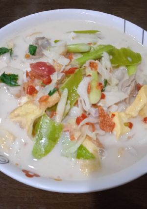 A picture of Tom Kha with Soft Chicken Cartilage and Omelet - Keto.