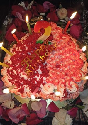 हार्ट शेप रेड वेलवेट केक (heart shape Red velvet cake recepie in hindi) रेसिपी मुख्य फोटो