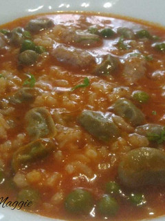 Una foto de Arroz con salchichas y verduras