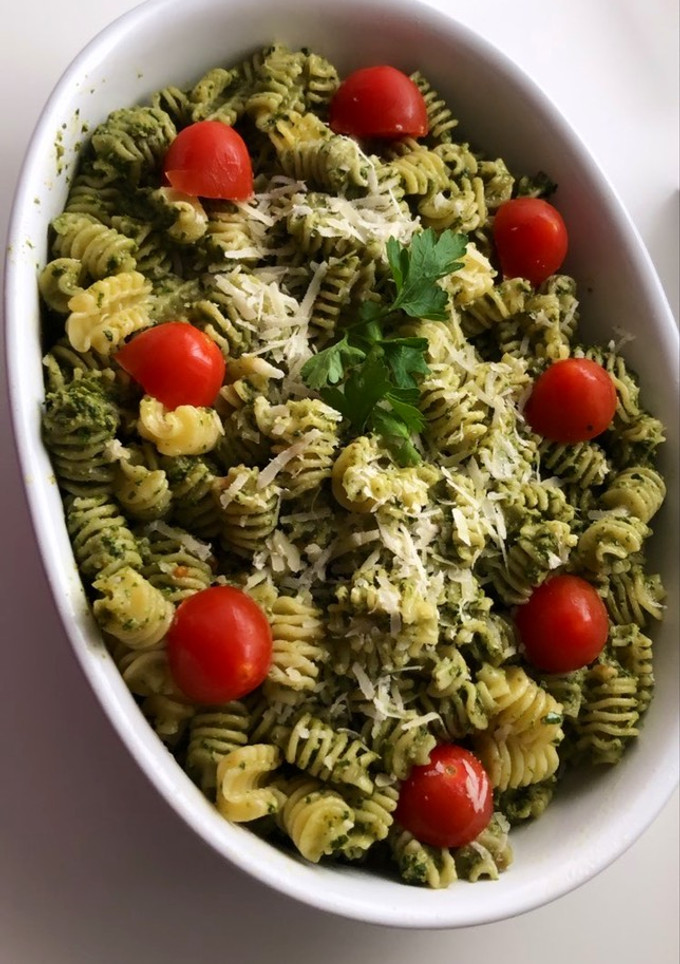 Una foto de Macarrones al pesto