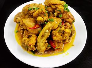 Hình của món Gà Kho Cà Ri Sả.