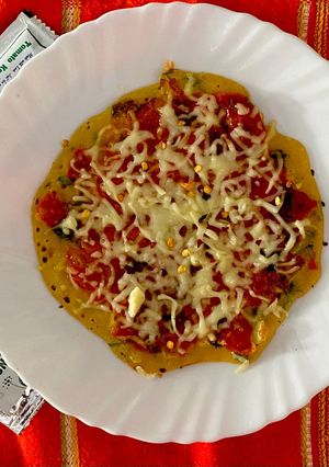 चीला पिज़्ज़ा (Cheela pizza recipe in hindi) रेसिपी मुख्य फोटो