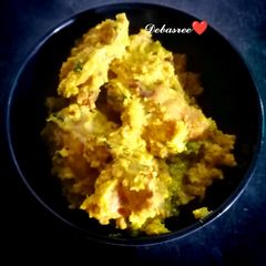 A picture of Dab/green coconut Malai Chicken.