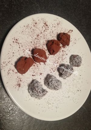 Une photo de Truffes au chocolat au parfum de vanille 🌺 et de miel 🍯