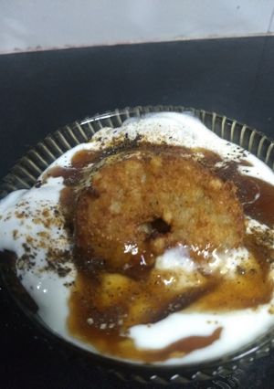 A picture of Dahi vada.