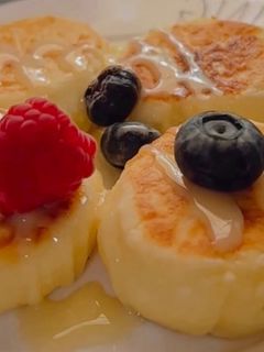 Фото Сырники с кокосовой стружкой.