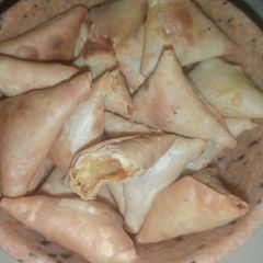 Potato Samosa (Aloo Samosa) A picture of Potato Samosa (Aloo Samosa).