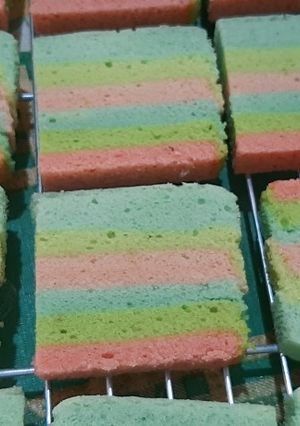 Foto resep Bolu pelangi (lembut dan gak bau amis)