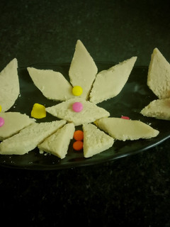 காஜூ கத்தலி(kaju katli recipe in tamil) செய்முறை முக்கிய புகைப்படம்