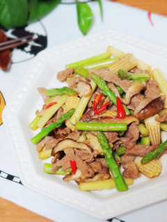 胡蘿蔔豬~蘆筍炒肉絲 的食譜成品照片