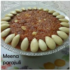 A picture of Gajar ka halwa with lots of badaam.