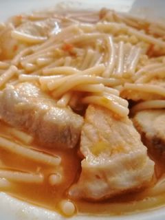 Una foto de Fideos con cazón