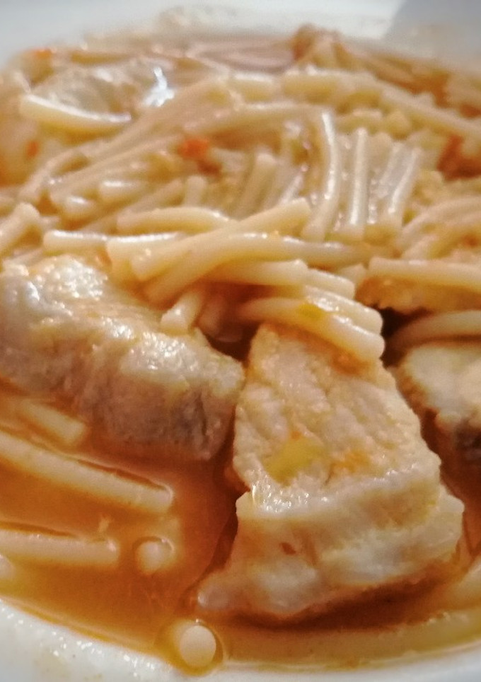 Una foto de Fideos con cazón