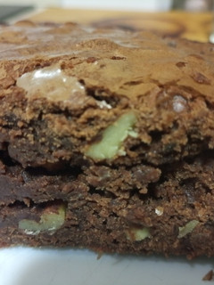 Una foto de Brownie de chocolate con nueces