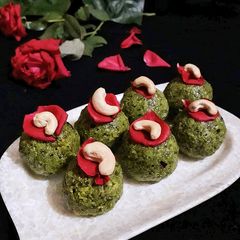A picture of Stuffed Paan Laddu.