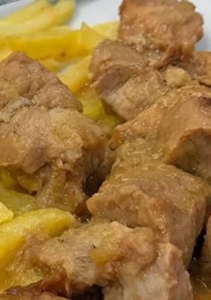 Una foto de Carne de cerdo en salsa de champiñones 🍄🐷🍄