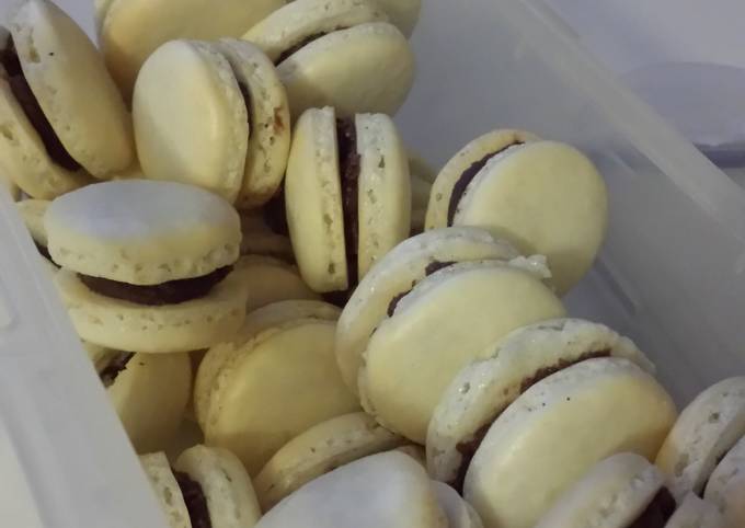 French Macarons w/ Brigadeiro Filling