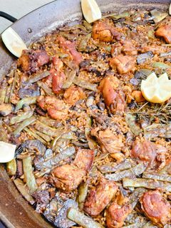Una foto de Paella Valenciana de Domingo