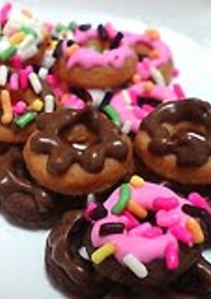 A picture of Miniature Donut Shaped Cookies.