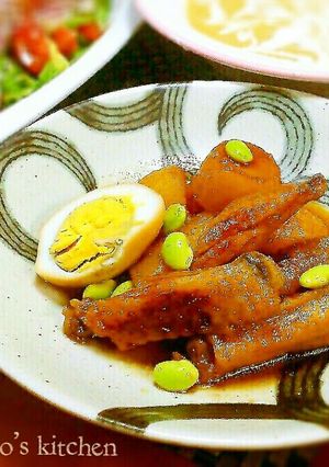 A picture of Sweetly Simmered Potatoes and Chicken Wings.