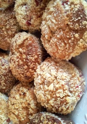 A picture of Strawberry Streusel Muffins.