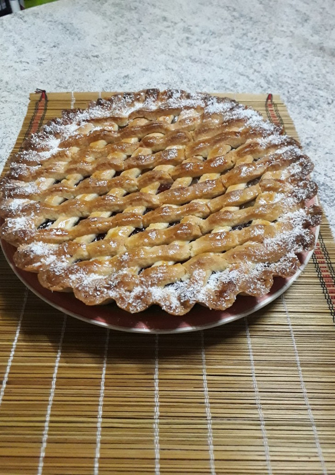 Una foto de Pasta frola de dulce de batata y membrillo