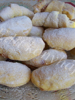 Omlós, diós, félhold-kifli recept fotója