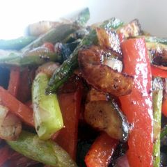 A picture of Steak & Veggie Salad Stack.