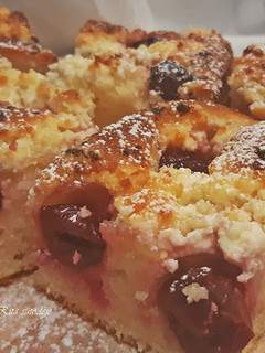 Joghurtos túrós-meggyes recept fotója