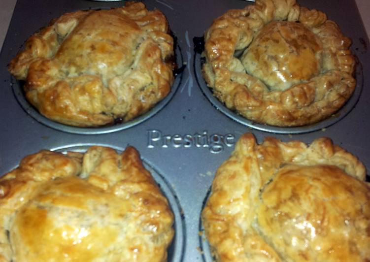 How to Prepare Speedy Mini Chicken Pies