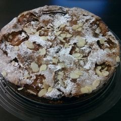 A picture of Sabrina's apple pie.