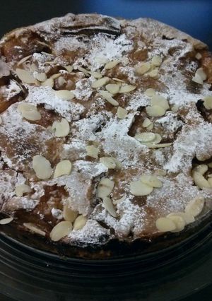 A picture of Sabrina's apple pie.