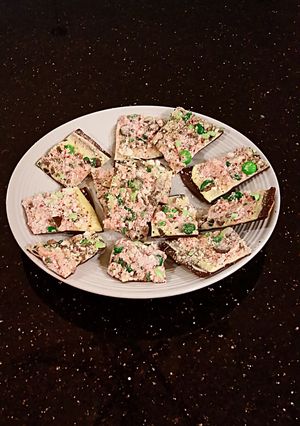 A picture of Peppermint Bark.