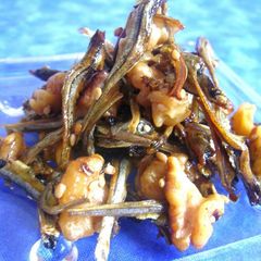 A picture of Candied Dried Young Anchovies with Lots of Walnuts.